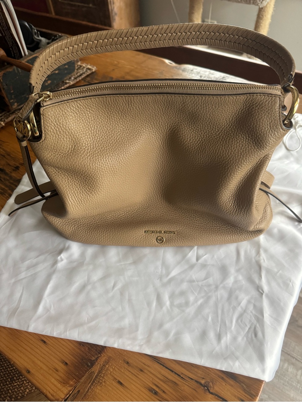 MK MICHAEL KORS PEBBLED LEATHER SHOULDER STRAP BAG